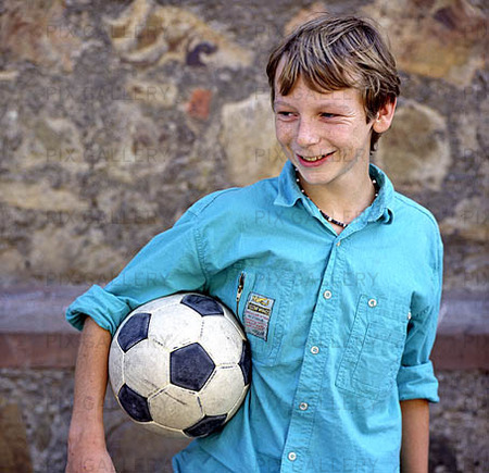 Pojke med fotboll