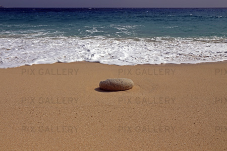 Sten på sandstrand