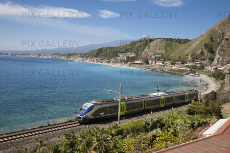 Tåg vid Taormina på Sicilien, Italien