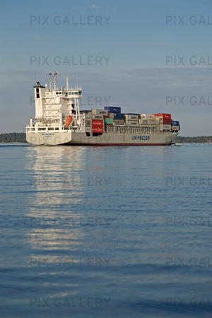 Containerfartyg i Stockholms skärgård