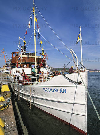 Skärgårdsbåt in Gothenburg harbor
