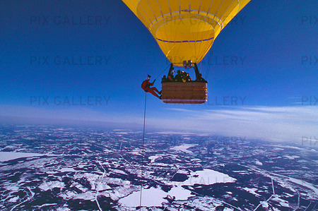 Parachute jumps from hot air balloon