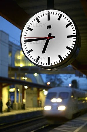 Klocka på järnvägsstation