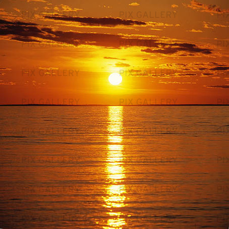 Solnedgång vid hav
