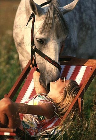 Flicka och häst