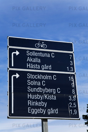 Skylt med cykelvägar i Stockholm