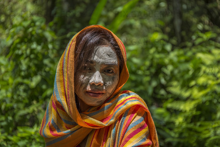 Kvinna med schal, Filippinerna
