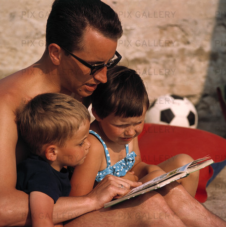 Dad with children, 60-century