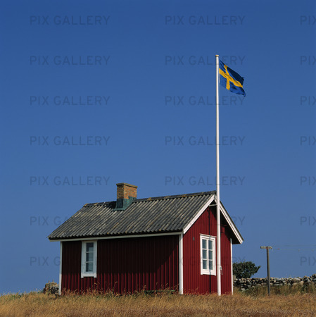 Stuga med svenska flaggan