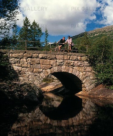 People at the stone bridge