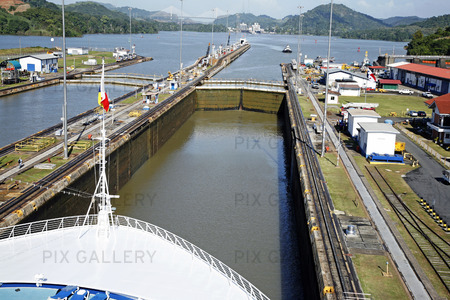 Kryssningsfartyg i Panamakanalen, Centralamerika