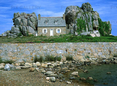 Hus mellan klippor, Frankrike