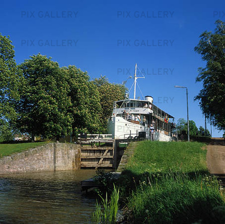 Kanalbåt i sluss, Västergötland