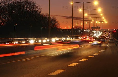 Kvällstrafik på motortrafikled