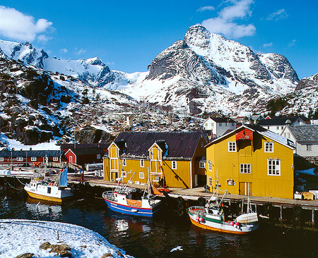 Henningsvaer vid Lofoten, Norge
