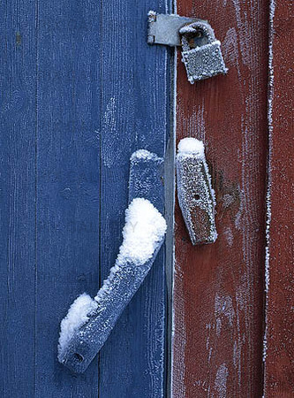 Lås på frostig dörr