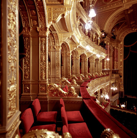 Operahuset i Budapest, Ungern