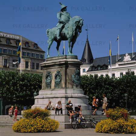 Staty Karl X Gustaf på Stortorget, Malm