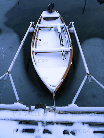 Fritidsbåt med snö