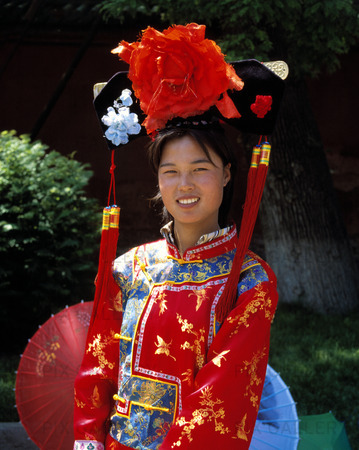 Flicka i traditionell dräkt, Kina