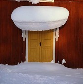 Snödriva över dörr