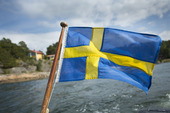 Svenska flaggan på fritidsbåt