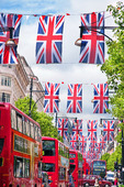Bussar på Oxford Street i London, Storbritannien