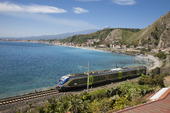 Tåg vid Taormina på Sicilien, Italien