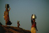 Kvinnor som hämtat vatten, Indien