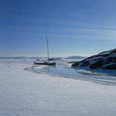 Segelbåt i is
