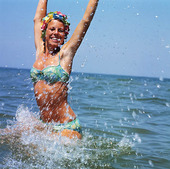 Kvinna som badar, 60-talet