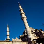 Minareter på Yeni Cami i Istanbul, Turkiet