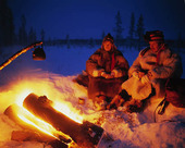Samiskt par vid lägereld, Finland