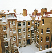 Snöiga bostadshus