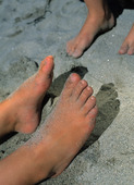Fötter i sand