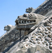 Ormhuvud i Teotihuacan, Mexico