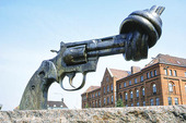 Skulptur Non Violence, Malmö