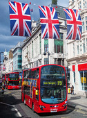 Bussar på Oxford Street i London, Storbritannien