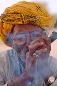Man som röker, Indien