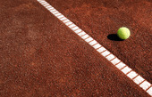 Tennisboll vid linjemarkering