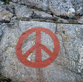 Fredssymbol på klippa