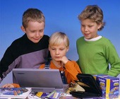 Barn vid dator