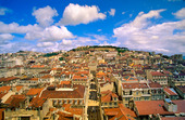 Gamla stan Alfama i Lissabon, Portugal