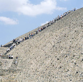 Turister på Solpyramiden, Mexico