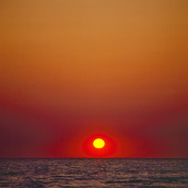 Solnedgång i havet