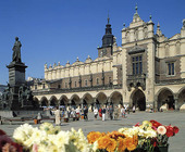 Gamla stadens torg i Krakow, Polen