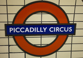 Tunnelbana vid Piccadilly Circus, London