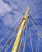 Mast for sailing vessels