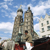 Gamla stadens torg i Krakow, Polen