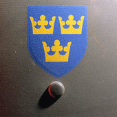 Tre Kronor på äldre svensk arméhjälm